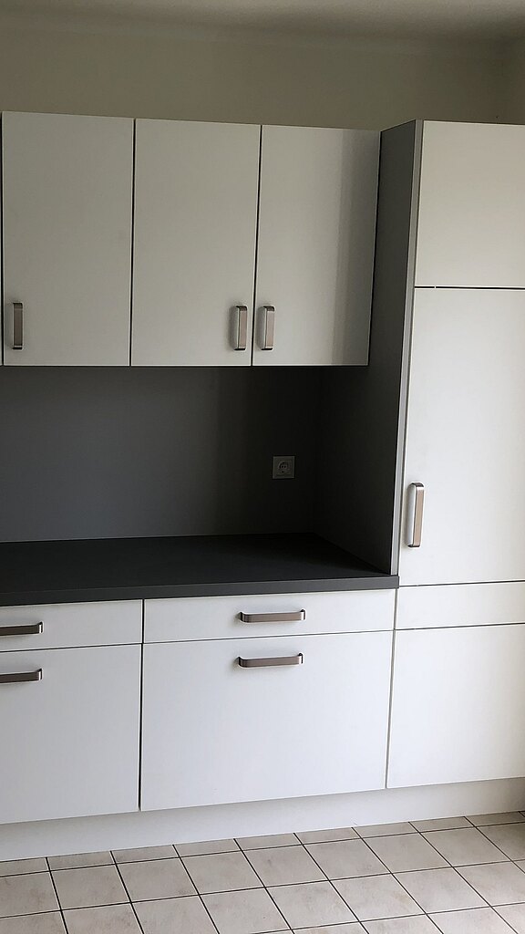 Küchenschrank-min.jpg 